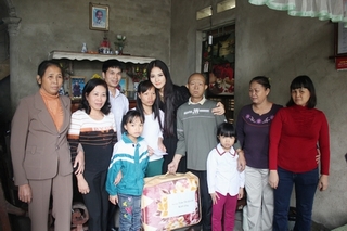  Hoa hậu Trần Thị Quỳnh tham gia từ thiện mang tên &quot;Hành động&quot;