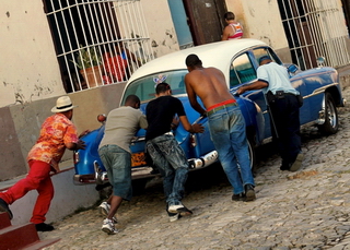 Vừa mở cửa, giá ô tô tại Cuba tăng chóng mặt