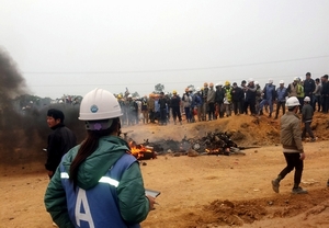 Công nhân ẩu đả, đốt lán bảo vệ nhà máy Samsung