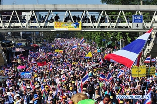 Thủ đô Bangkok tê liệt vì 20.000 người biểu tình