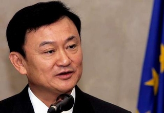 Cựu Thủ tướng Thaksin sẽ ra tay cứu em gái