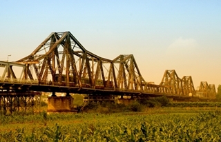  Thân thương cầu Long Biên