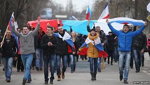 Người Crimea vui mừng chào đón quân Nga