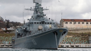 Chiến hạm Ukraine treo cờ Nga, quân đội Kiev báo động