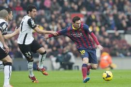 Messi tiến sát cột mốc chân sút vĩ đại nhất Barcelona