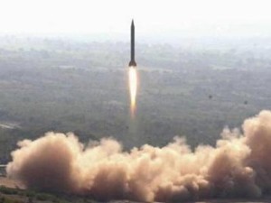 Triều Tiên phóng liên tiếp 25 tên lửa tầm ngắn