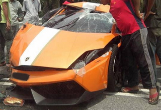 Siêu xe Lamborghini liên tiếp gặp nạn