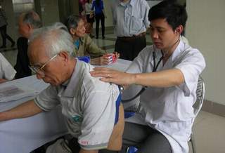 Bệnh viện Bạch Mai khám miễn phí cho bệnh nhân hen