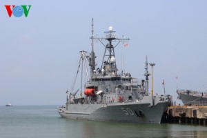 Tàu khu trục Hoa Kỳ cập cảng Đà Nẵng