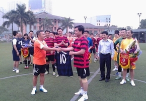  Bộ trưởng Đinh La Thăng dự giải bóng đá “Tứ hùng”