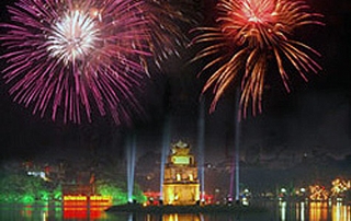 Kỷ niệm 60 năm giải phóng thủ đô: Hà Nội bắn pháo hoa tại 30 vị trí