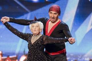 Cụ bà 79 tuổi nhảy salsa đốt cháy sân khấu Britain's Got Talent