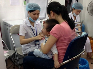 Từ tháng 5 đến tháng 7:: Tiêm bổ sung vắcxin sởi miễn phí cho trẻ 2-10 tuổi