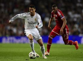 C.Ronaldo và Suarez hướng tới Chiếc giày vàng châu Âu