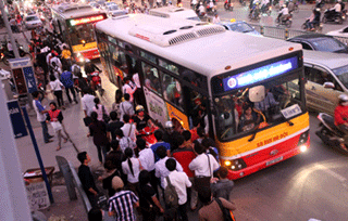 Hôm nay, xe buýt Hà Nội đồng loạt tăng giá vé