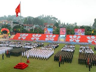  Diễu binh kỷ niệm 60 năm chiến thắng Điện Biên Phủ