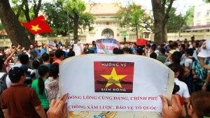  Người dân khắp cả nước tuần hành ôn hòa phản đối Trung Quốc