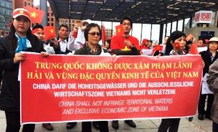 Đức:Hàng nghìn người Việt biểu tình phản đối Trung Quốc