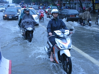 Cảnh báo mưa dông ở Hà Nội