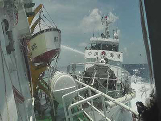Tàu Cảnh sát biển Việt Nam bị 2 tàu chiến Trung Quốc uy hiếp