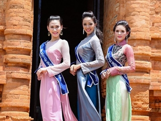 Thí sinh Hoa hậu Đại Dương duyên dáng trên Tháp Chàm Po Sah Jnư