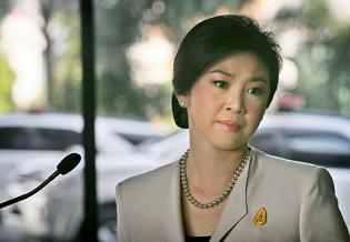 Nữ cựu Thủ tướng Thái bất ngờ bị quân đội bắt