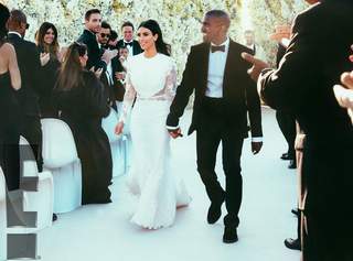 Kim Kardashian công khai ảnh cưới