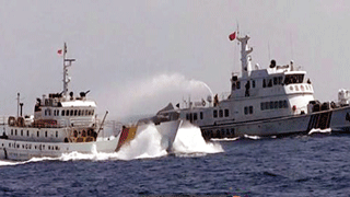 Tàu KN-951 vẫn bám trụ kiên cường trước tàu Trung Quốc