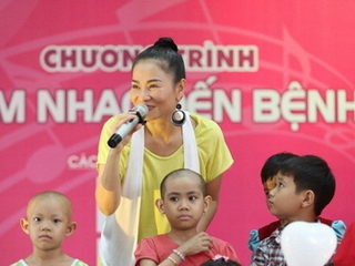 Thu Minh, Bùi Anh Tuấn mang tiếng cười đến với bệnh nhi ung thư