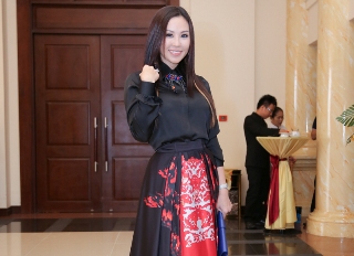 Hoa hậu Thu Hoài chơi trội với váy trăm triệu của Zuhair Murad