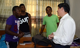 Giám sát 3 sinh viên từ vùng tâm dịch Ebola đến Việt Nam