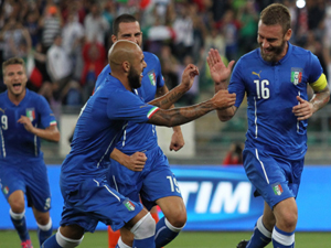 Italia nhấn chìm Hà Lan, Tây Ban Nha thua đau