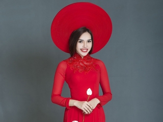 NTK Thiệu Vy mang áo dài Việt tham dự Asian Festival 2014 tại Mỹ