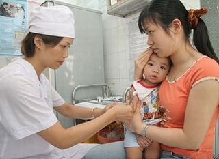 Tổ chức 3 đợt tiêm vắcxin Sởi – Rubella miễn phí