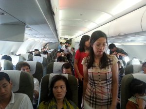 Máy bay Vietnam Airlines hạ cánh khẩn cấp