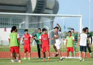 U19 Việt Nam luyện bóng bổng chống Hàn Quốc