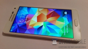 Loạt smartphone Samsung vỏ kim loại giá 9 triệu
