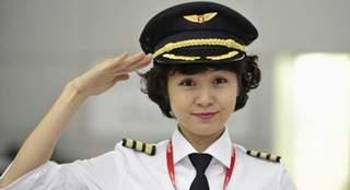 Nhan sắc nữ phi công xinh đẹp của VietJet Air