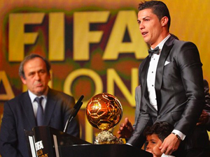 FIFA gạt Suarez khỏi đề cử Quả bóng Vàng 2014