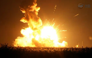  Tên lửa đẩy của NASA nổ tung khi vừa rời bệ phóng