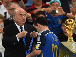 QBV FIFA 2014: Blatter lên tiếng, Messi mất điểm!