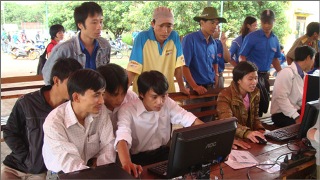 Nông thôn @: Tấm gương tình nguyện xóa mù tin học ở Tây Nguyên