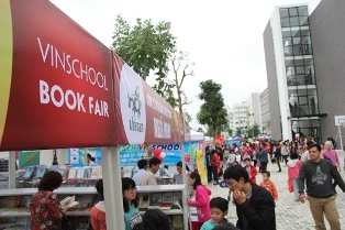 Hấp dẫn và bổ ích Vinschool Book Fair 2014