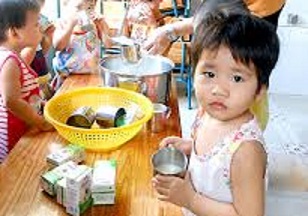 Thực hư trẻ mầm non bị tiêu chảy vì uống sữa ở trường