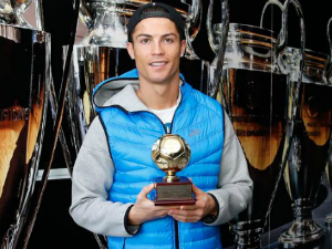 C.Ronaldo nhận giải tiền đạo xuất sắc nhất thế giới
