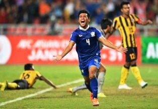AFF Cup 2014:: Thắng Malaysia 2-0, Thái Lan tiến sát ngôi vô địch!