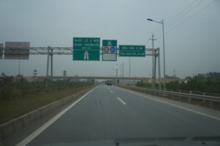 Hỗn loạn trên tuyến cao tốc Hà Nội- Thái Nguyên