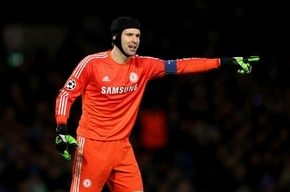 Arsenal tìm cách chiêu mộ thủ thành Petr Cech