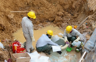 Vỡ ống nước Sông Đà: Tối nay cấp nước trở lại