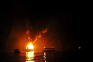 Xử lý vụ việc cháy tàu du lịch trên Vịnh Hạ Long